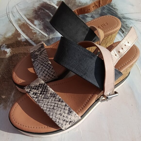 Shoes - Women's sandals, by crevo